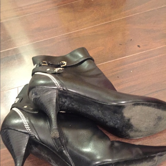 Black pointed toe booties - Picture 7 of 8